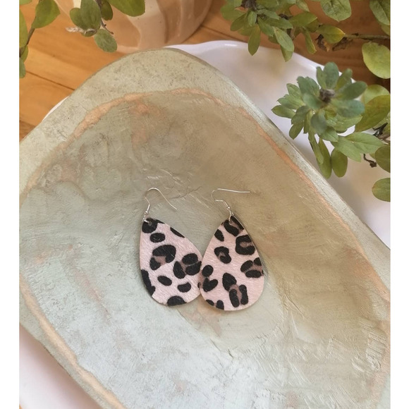 Faux Fur Cheetah Print Cute Teardrop Dangle Earrings - Picture 2 of 8